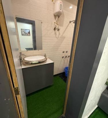 Modinagar Hotel | VEDA HOTEL ll