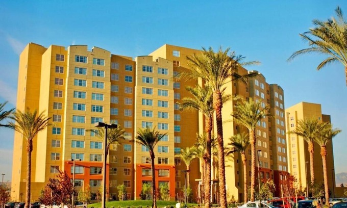 Enterprise Resort | VEGAS! Formula 1-Close but away from the chaos!