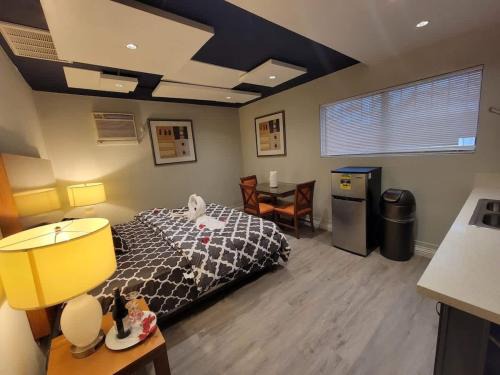 Paradise House | Vegas Unit A Charm to Remember Love of Vegas