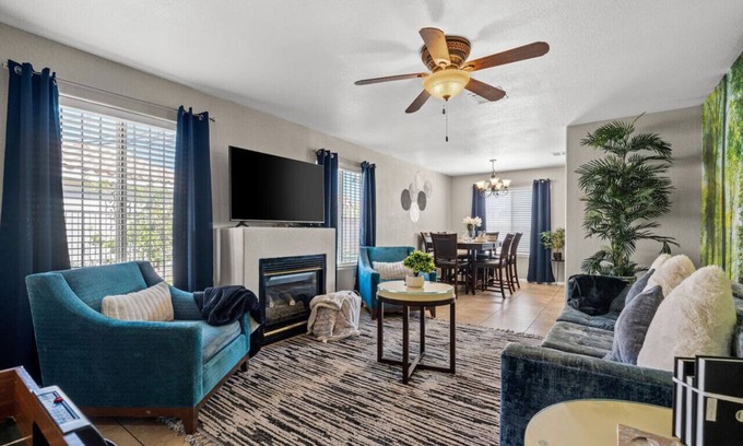 Las Vegas House | Vegas Vibes | Patio | BBQ | Foosball | Fireplace