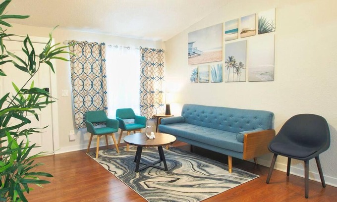 Sandalwood House | VELUXE Home Retreat Private Cul De Sac