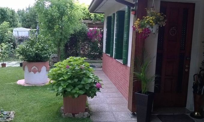 Mogliano Veneto Apartment | Venice Holiday Home, free wi-fi, private garden, romantic and affordable.