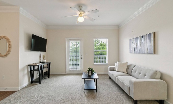 Valley Apartment | Verandas 1931I Serene Oasis W Modern Convenience