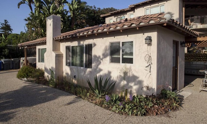 Encinitas Cottage | Very cute beach cottage…. Walk to Moonlight Beach!