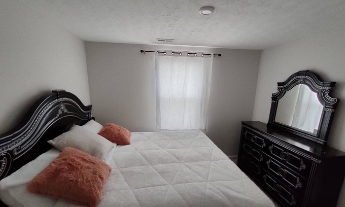 Obetz House | Very nice location close to many restaurants and shopping centers