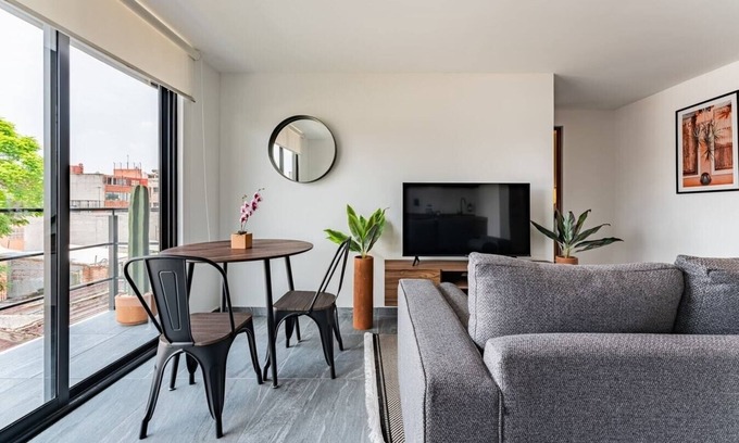 Santa Maria la Ribera Apartment | VH | Cool apt Sta Ma la Ribera |balcón and gym | 130