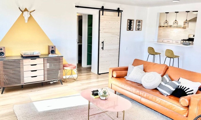 Twentynine Palms House | ✧VIEWS✧ 6min to Joshua Tree walk to bars + firepit