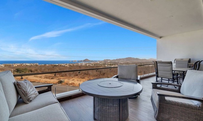 Cabo San Lucas Apartment | Views of Cabo San Lucas Bay, Pool, Gym, Quiet