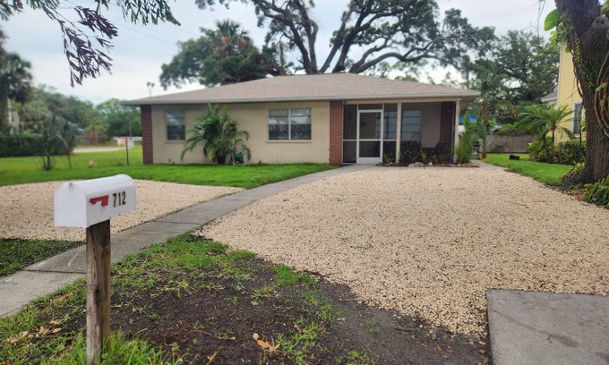 Palmetto House | Views of the Manatee. Close to dining and Downtown Bradenton.