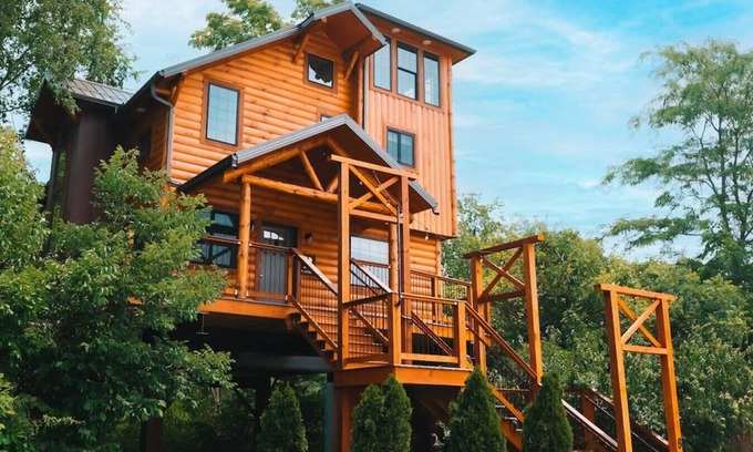 Millersburg Cabin | VIEWS! Skyview Treehouse @ Berlin Woods