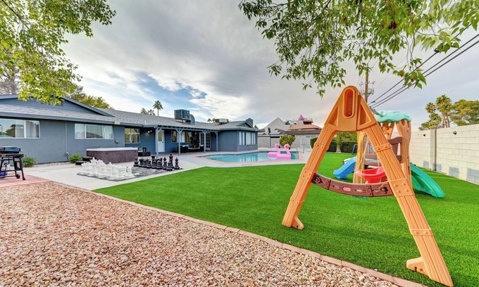 Paradise Crest House | Vila Hearts- 5BD with pool, Hot tub, Sauna, Arcade, Bar all you need N the Strip