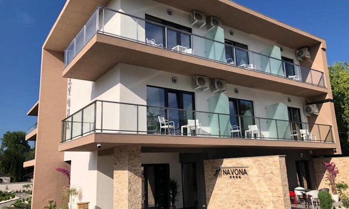 Saturn Hotel | Vila Navona