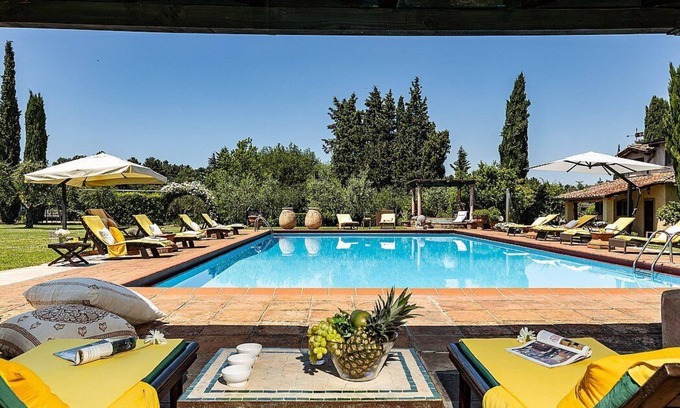 Figline e Incisa Valdarno Villa | Villa Andressa Grande: A spacious and welcoming age-old estate in the characteristic style of the Tuscan countryside, with Free WI-FI.