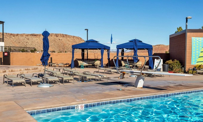 Bloomington Condo | Villa #10 at Bloomington Country Club