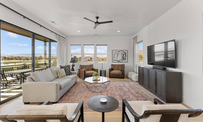 Bloomington Condo | Villa #20 at Bloomington Country Club: Pool, Golf, Restaurant