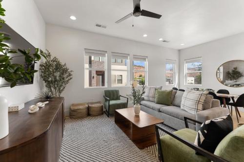 Bloomington House | Villa #26 at Bloomington Country Club - Sunset Retreat townhouse