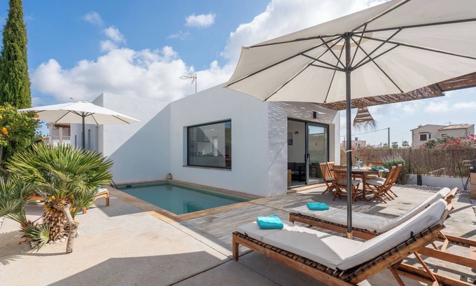 Sa Rapita Villa | Villa:5 min. walk from CN de Sa Ràpita,Wifi100Mb, A/C,Tvsat,garden, pool, BBQ