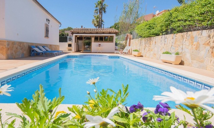 Badia Gran Ski Chalet | Villa 8 pax, private pool, wifi, AACC, next to the sea!