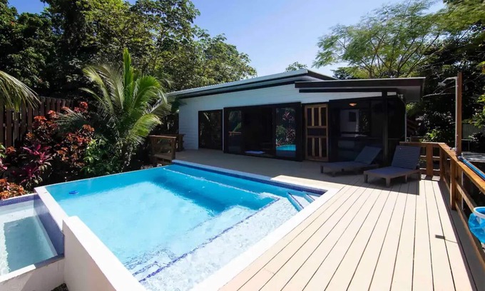 Antoneys Cay House | Villa Acacia- private swimming pool