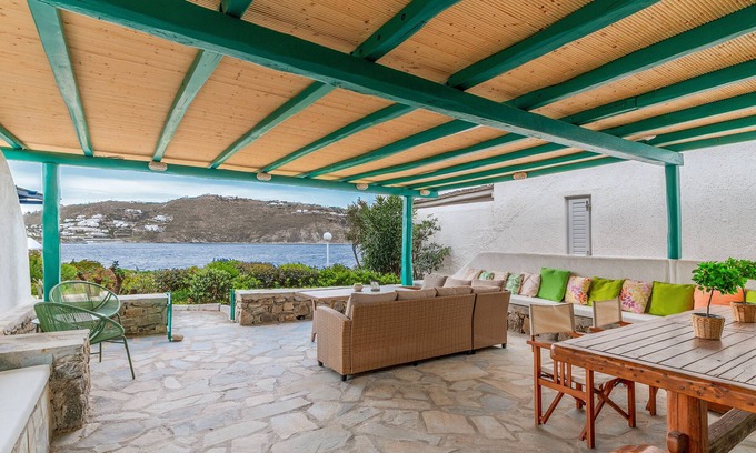 Agios Ioannis Villa | Villa 'Afrodite On The Sea' with Sea View, Wi-Fi and Air Conditioning