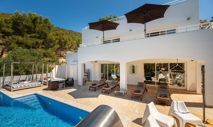 Santa Eulalia del Rio Villa | Villa 'Amarantos' with Mountain View, Wi-Fi and Air Conditioning