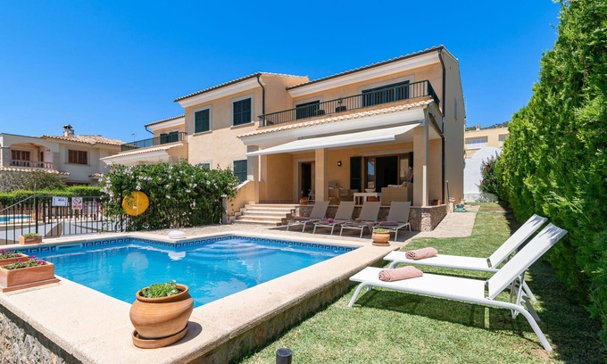 Alcanada Villa | Villa Aucanada for 8 people in a quiet area