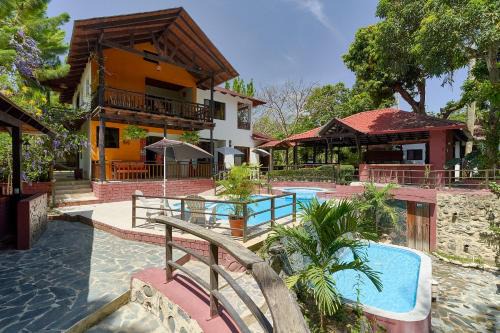 La Vega Province Villa | Villa Bayacanes con piscinas privadas