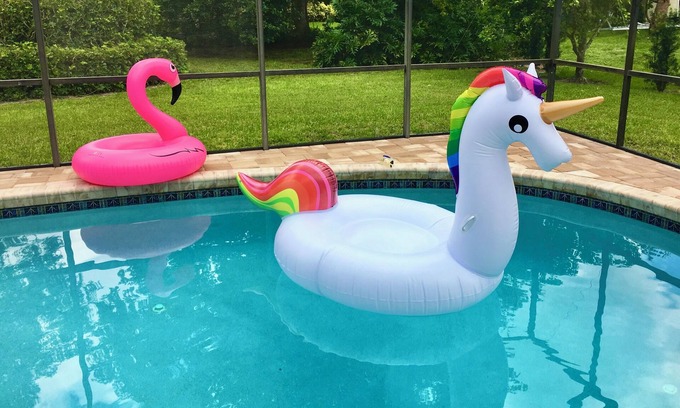 Kings Lake House | VILLA BELLY :-) heated pool. free WIFI, very private, Garage, BBQ, Kings Lake