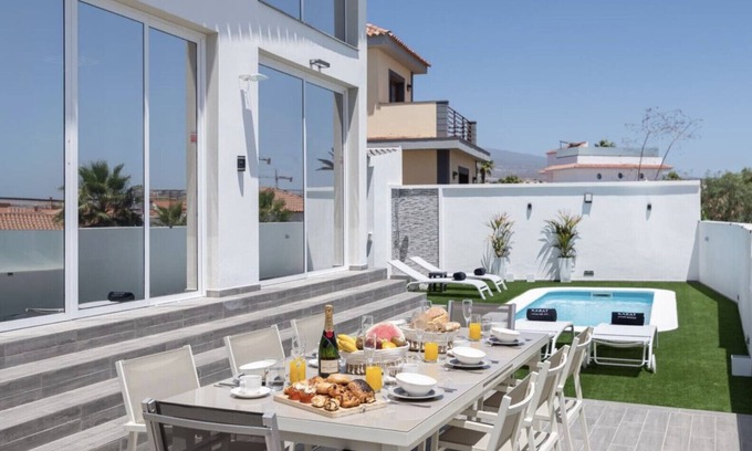 Complejo turistico Amarilla Golf Villa | Villa Blanche