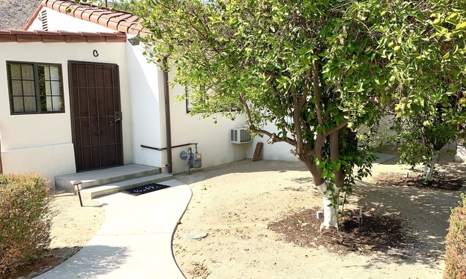 Historic Tennis Club Apartment | Villa C - a studio with kitchen. A few steps from downtown Palm Springs! 👑