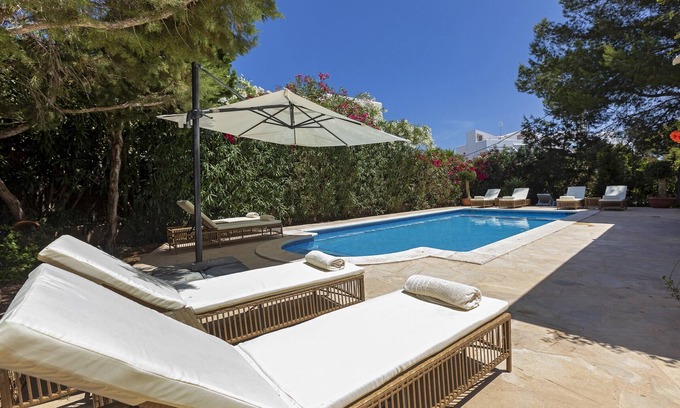 San Antonio Bay Villa | Villa Carma with private pool near beach