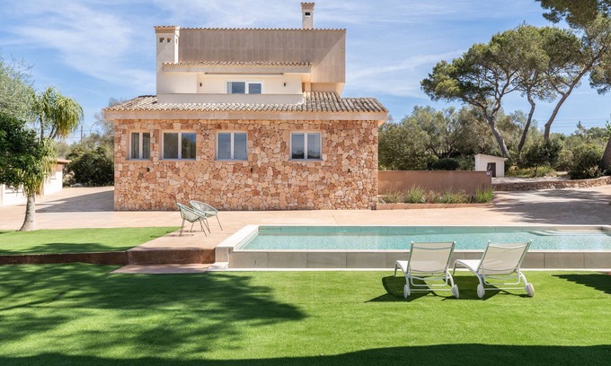 l'Aranjassa Villa | Villa 'Can Luciana' with Private Pool, Wi-Fi, and Air Conditioning