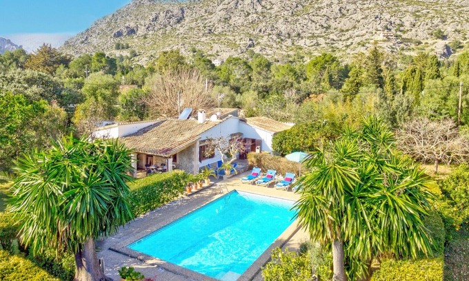 Urbanitzacio la Font Villa | Villa Can Patjada by Villa Plus