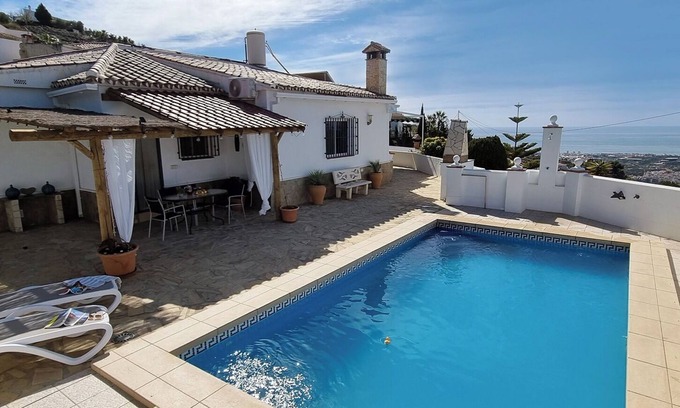 Torrox Villa | Villa "Casa La Paz" with Sea View, Pool & Wi-Fi