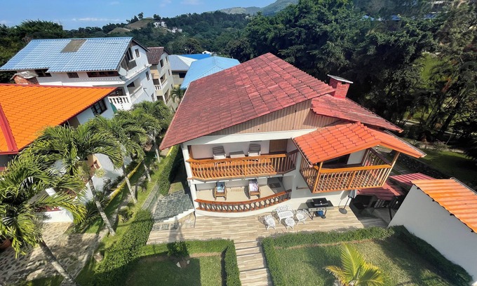 Urbanizacion Raul Ruiz Villa | Villa Channel