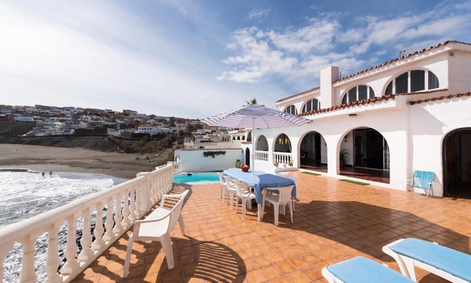 Telde Villa | Villa Coki Deluxe - First line of the beach