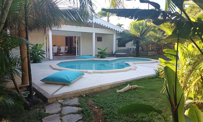 La Iglesia Villa | Villa Coloniale Avec Piscine Privée et Jardin Tropical au Calme 100m Playa Popy