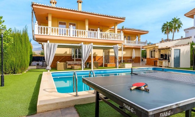 Gojar House | Villa de la Acacia Gójar by Ruralidays