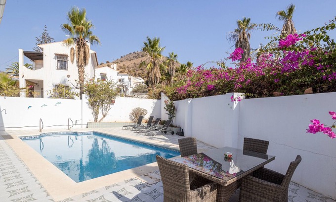 Maro Villa | Villa "De Wyde Blik" with Pool, Garden and Wi-Fi