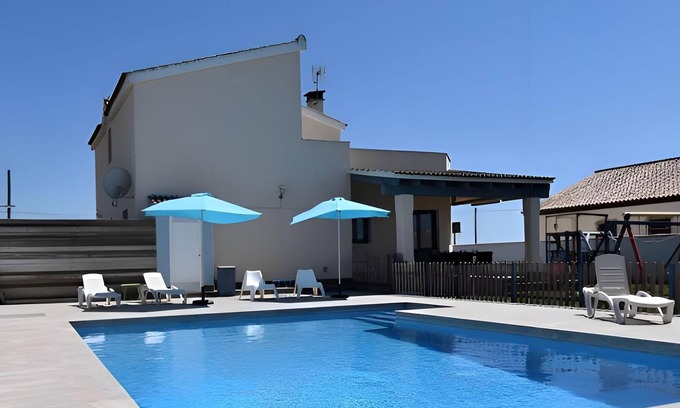 Conil de la Frontera City Center Villa | Villa deluxe with private pool, BBQ and A/C