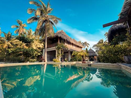 Saladita Villa | Villa del Mar 6 personas, alberca, Starlink, 50m del spot surf La Saladita