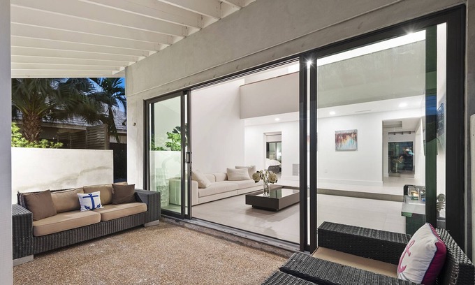 Aventura House | Villa Diane Gorgeous waterfront property with pool and private golf