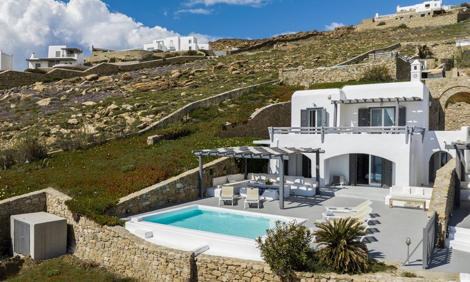 Houlakia House | Villa Dios is a Traditional and Elegant Villa in Houlakia with a Private pool