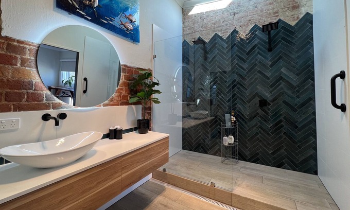 North Fremantle Villa | Villa Dragon Tree. Entire Home in Upmarket North Fremantle.