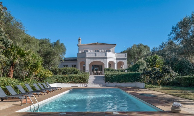 Benalup-Casas Vieja House | Villa 'Eagle' with Private Pool, Wi-Fi and Air Conditioning