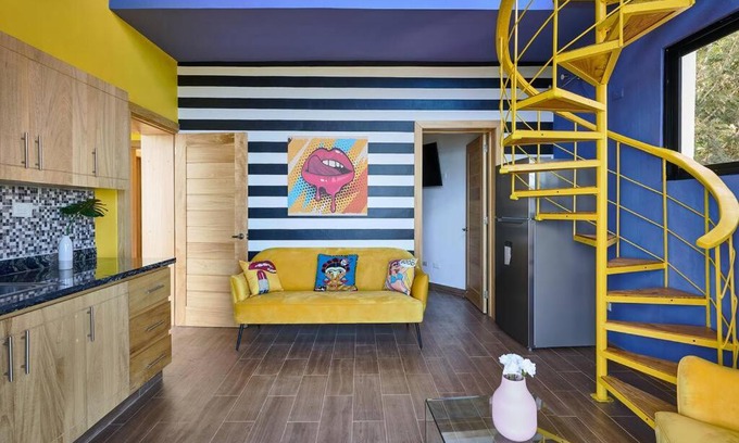 Jarabacoa Villa | Villa Favella-Pop-Art-View-7BR-Jamaca De Dios-Balcony-Dream