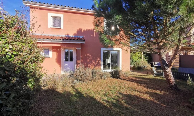 Montmerle-sur-Saone Villa | Villa for 8 people near the banks of the Saône in Montmerle