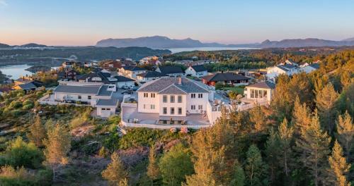 Reinsvik Villa | Villa Freya with stunning sea view