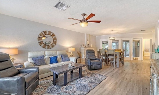 Laurel Park Villa | Villa & Garden in Downtown Sarasota ~ Walkable to downtown, 5 Minutes to Beaches