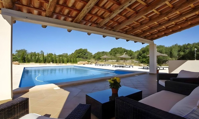 Es Llombards Villa | Villa 'Garrover' with Private Pool, Wi-Fi and Air Conditioning